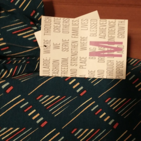 LuLaRoe woman's size M short sleeve tunic- Irma-NWT - Picture 4 of 10